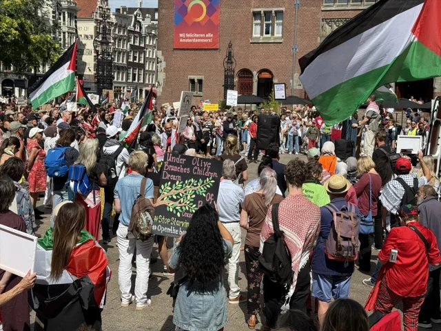 Amsterdam'da Filistin İçin Güçlü Destek Gösterisi