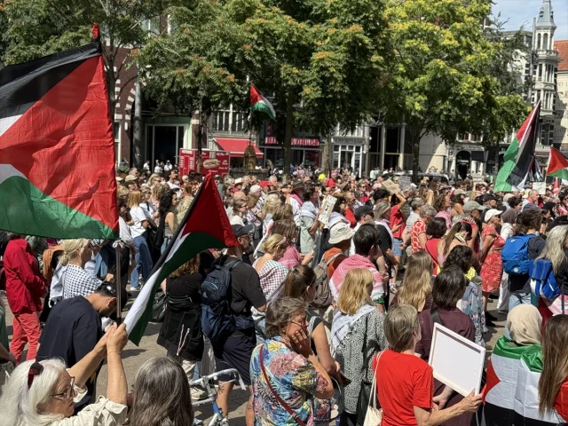 Amsterdam'da Filistin İçin Güçlü Destek Gösterisi