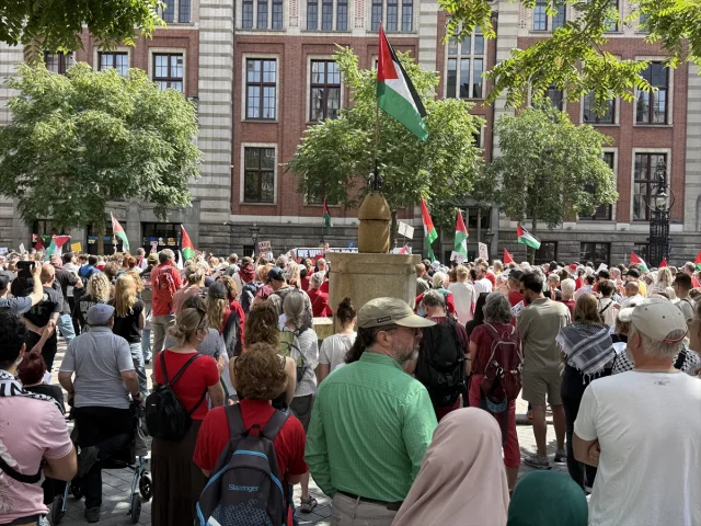 Amsterdam'da Filistin İçin Güçlü Destek Gösterisi