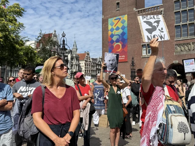 Amsterdam'da Filistin İçin Güçlü Destek Gösterisi
