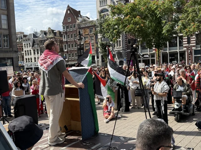 Amsterdam'da Filistin İçin Güçlü Destek Gösterisi