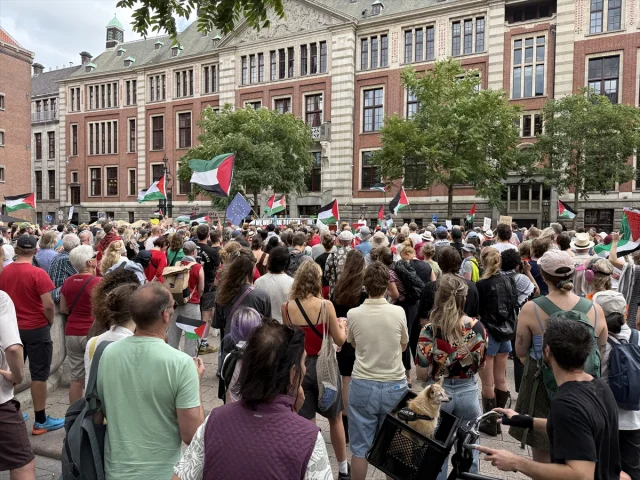 Amsterdam'da Filistin İçin Güçlü Destek Gösterisi