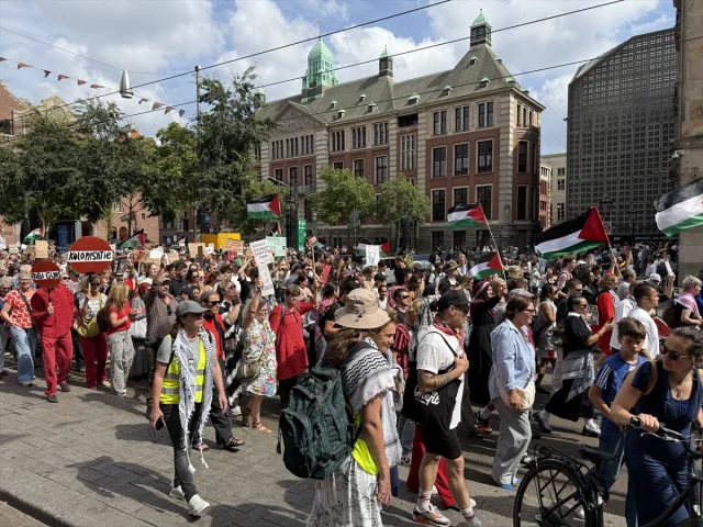 Amsterdam'da Filistin İçin Güçlü Destek Gösterisi
