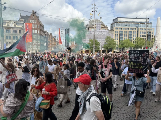 Amsterdam'da Filistin İçin Güçlü Destek Gösterisi