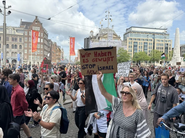 Amsterdam'da Filistin İçin Güçlü Destek Gösterisi