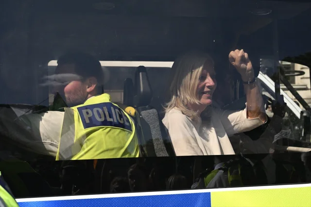 Londra'da Tartışmalı Protesto 200 Kişilik Gözaltıyla Sonuçlandı