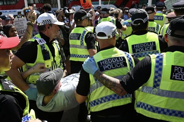 Londra'da Tartışmalı Protesto 200 Kişilik Gözaltıyla Sonuçlandı