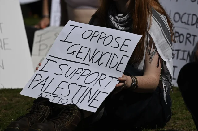 Londra'da Tartışmalı Protesto 200 Kişilik Gözaltıyla Sonuçlandı