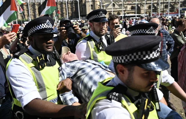 Londra'da Tartışmalı Protesto 200 Kişilik Gözaltıyla Sonuçlandı