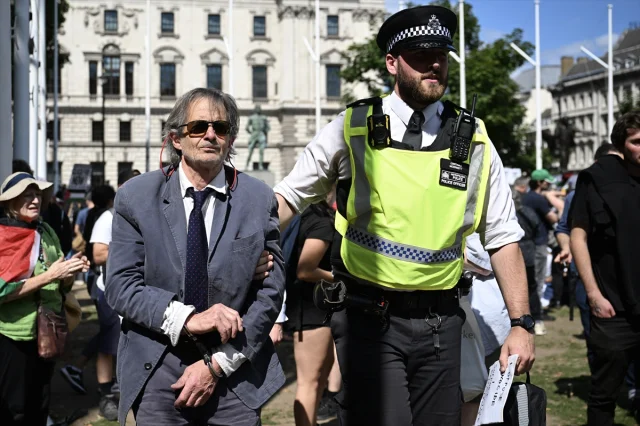 Londra'da Tartışmalı Protesto 200 Kişilik Gözaltıyla Sonuçlandı