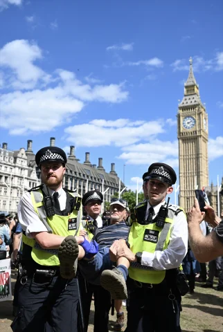 Londra'da Tartışmalı Protesto 200 Kişilik Gözaltıyla Sonuçlandı