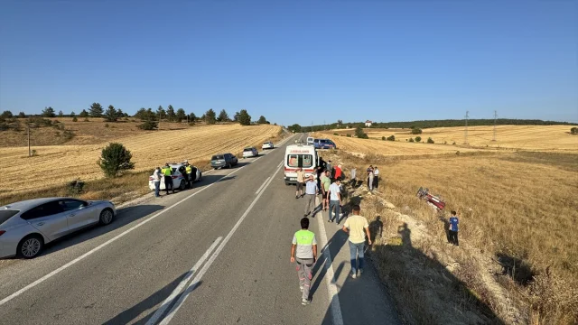 Karabük'te Otomobil Kazası: Tarlaya Devrilen Araçta 5 Yaralı