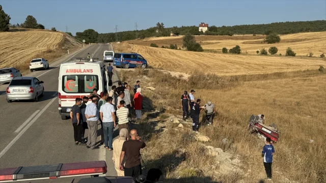 Karabük'te Otomobil Kazası: Tarlaya Devrilen Araçta 5 Yaralı