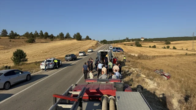 Karabük'te Otomobil Kazası: Tarlaya Devrilen Araçta 5 Yaralı