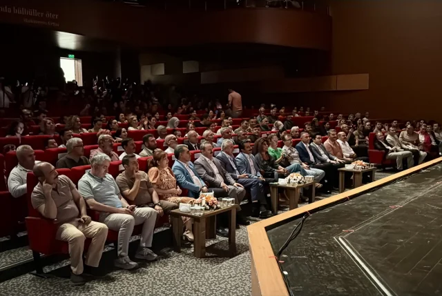Polis Akademisi Armoni Orkestrası Kırşehir'de Neşet Ertaş'ı Türküleriyle Andı