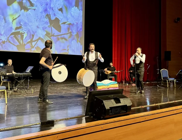 Polis Akademisi Armoni Orkestrası Kırşehir'de Neşet Ertaş'ı Türküleriyle Andı