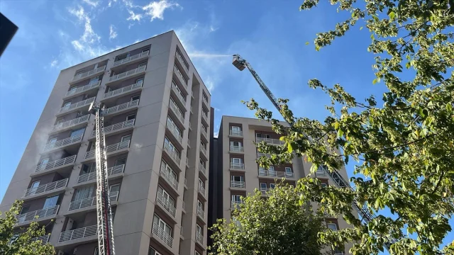 Bağcılar'daki 13 Katlı Binada Çıkan Yangın Kontrol Altına Alındı