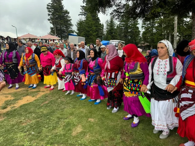 Trabzon'da Kayabaşı Karaabdal Halk Şenliği'nde Renkli Anlar