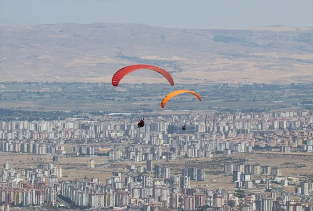 Türkiye Yamaç Paraşütü Şampiyonası Kayseri'nin Gözdesi Oldu