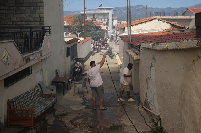 Batı Trakya'da Orman Yangını Yerleşim Yerlerini Tehdit Ediyor