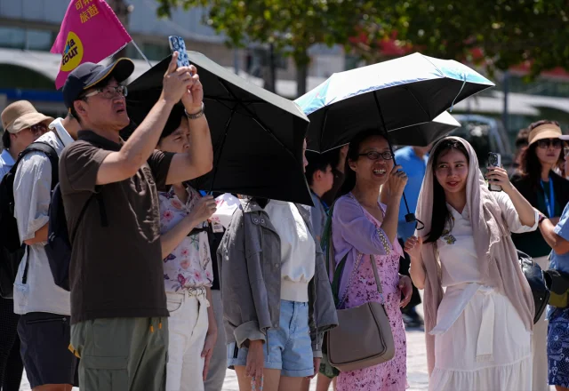 İzmir'de Kavurucu Sıcaklar: Hayat Nasıl Devam Ediyor?
