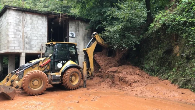 Rize'de Şiddetli Yağışlar Heyelanlara Sebep Oldu