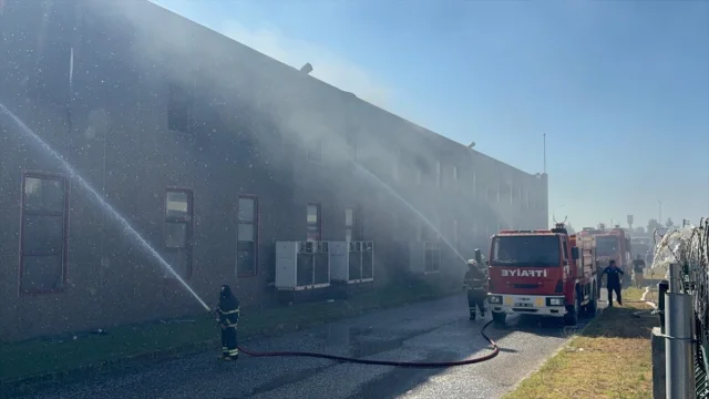 Tekirdağ'da Anız Yangını Fabrikayı Tehdit Ediyor