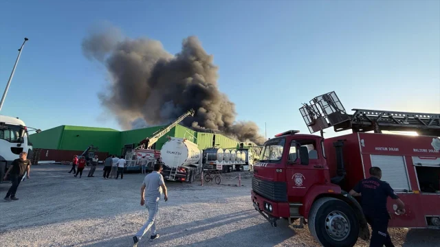 Balıkesir'de Fabrikada Yangın Ekipler Hızla Müdahale Ediyor