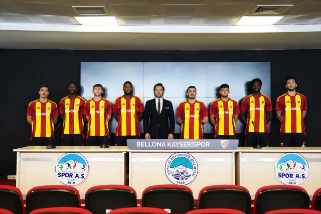 Kayserispor'un Yeni Transferleri Taraftarla Buluştu