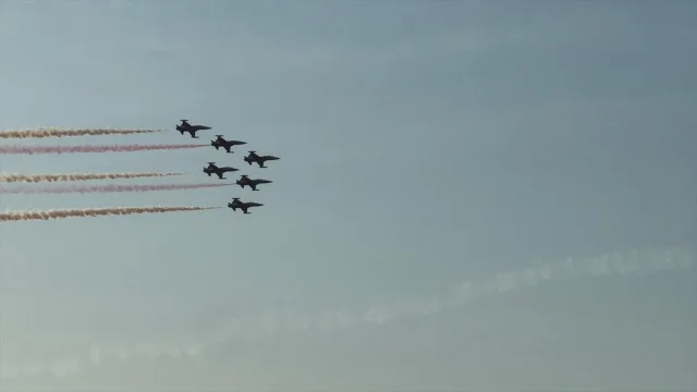 Türk Yıldızlarının Trabzon Semalarında Büyüleyici Gösterisi