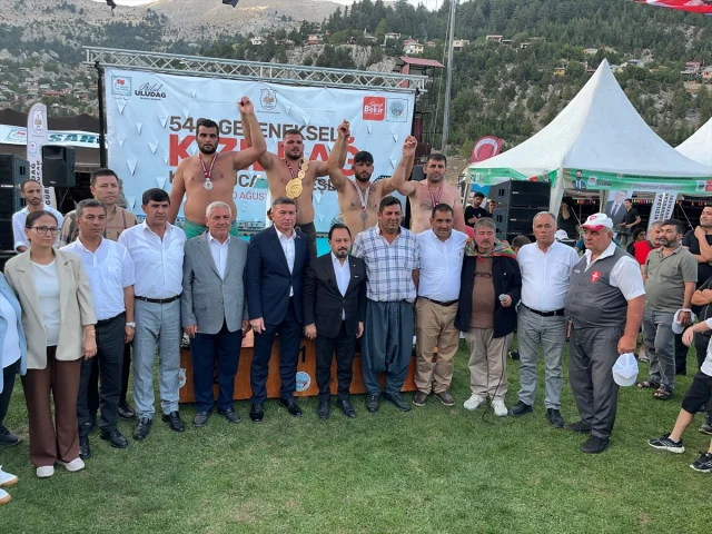 Adana'da 540. Kızıldağ Karakucak Güreşleri'nde Büyük Heyecan