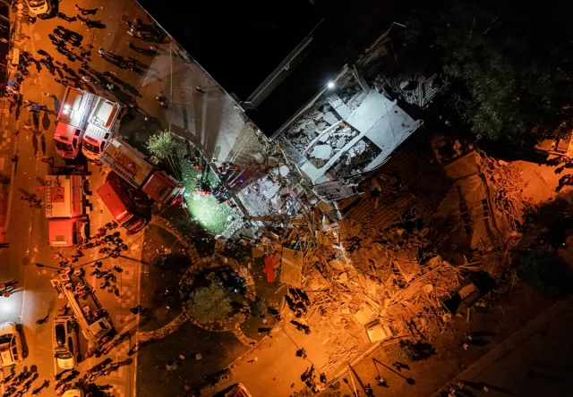 Balıkesir Sındırgı'da Depremin Ardından Yaşam Mücadelesi