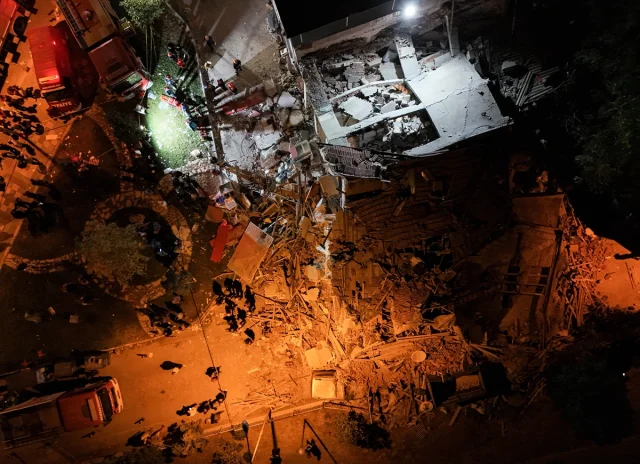 Balıkesir Sındırgı'da Depremin Ardından Yaşam Mücadelesi