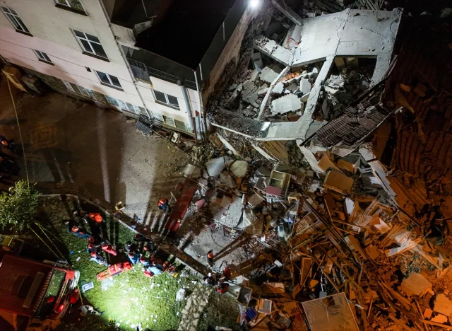Balıkesir Sındırgı'da Depremin Ardından Yaşam Mücadelesi