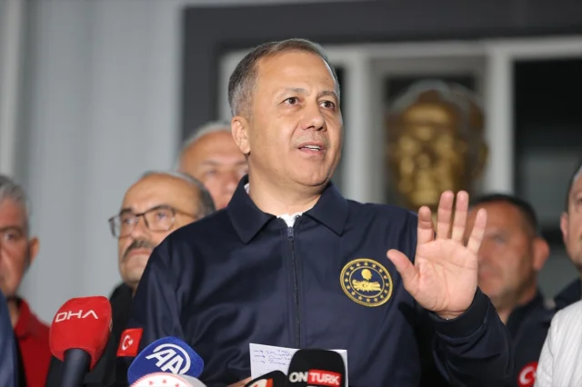 Balıkesir'de Deprem Sonrası Hızlı Müdahale: İçişleri Bakanı Yerlikaya Sındırgı'da