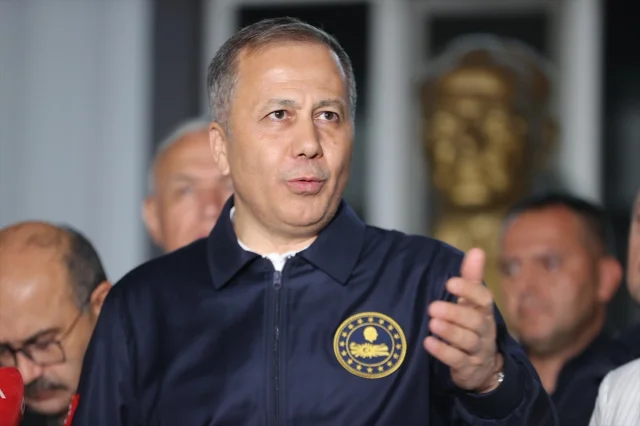 Balıkesir'de Deprem Sonrası Hızlı Müdahale: İçişleri Bakanı Yerlikaya Sındırgı'da