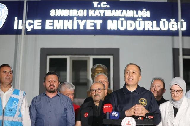 Balıkesir'de Deprem Sonrası Hızlı Müdahale: İçişleri Bakanı Yerlikaya Sındırgı'da