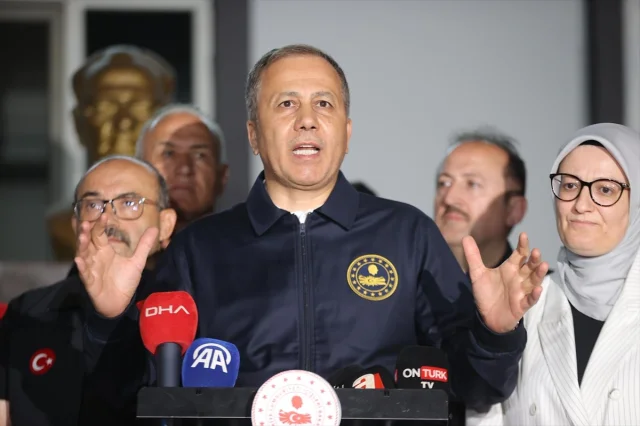 Balıkesir'de Deprem Sonrası Hızlı Müdahale: İçişleri Bakanı Yerlikaya Sındırgı'da