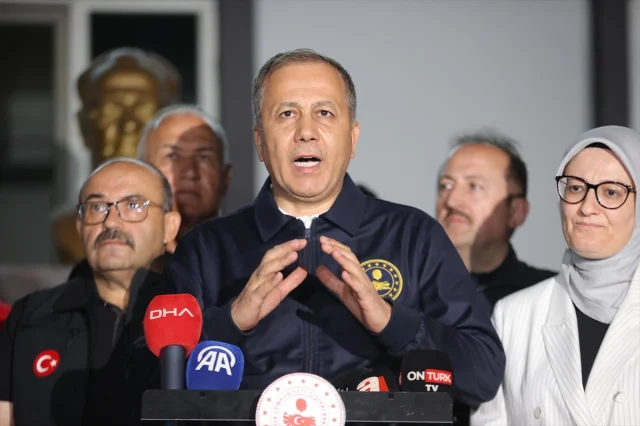 Balıkesir'de Deprem Sonrası Hızlı Müdahale: İçişleri Bakanı Yerlikaya Sındırgı'da