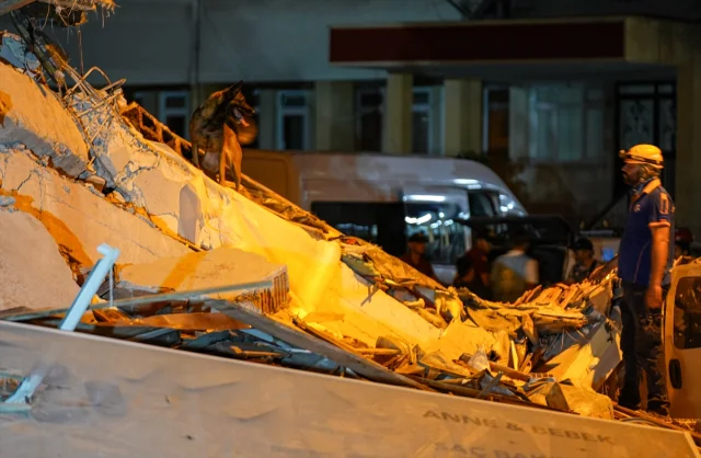 Balıkesir Sındırgı'da Depremin Ardından Yaşam Mücadelesi