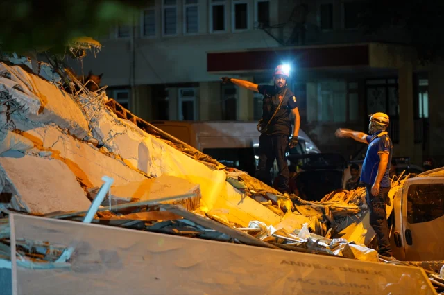 Balıkesir Sındırgı'da Depremin Ardından Yaşam Mücadelesi