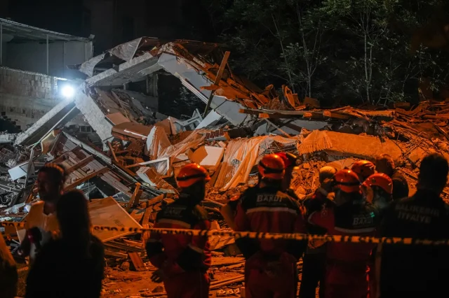 Balıkesir Sındırgı'da Depremin Ardından Yaşam Mücadelesi