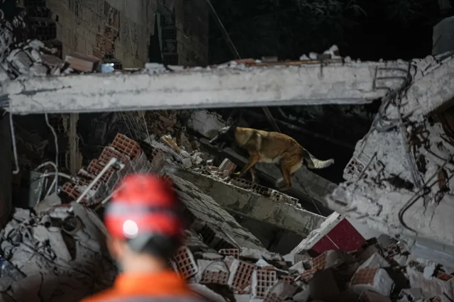 Balıkesir Sındırgı'da Depremin Ardından Yaşam Mücadelesi