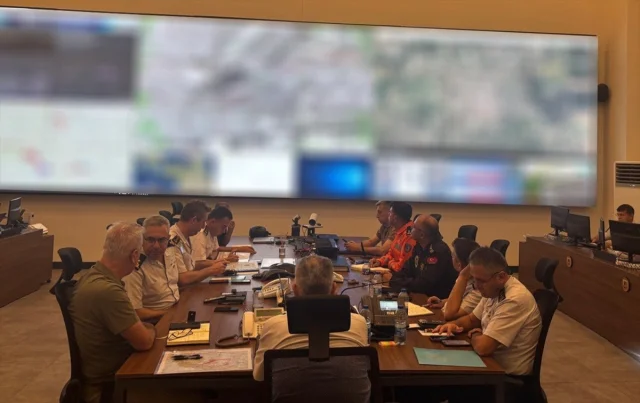 Jandarma Balıkesir'deki Deprem Sonrası Hızla Harekete Geçti