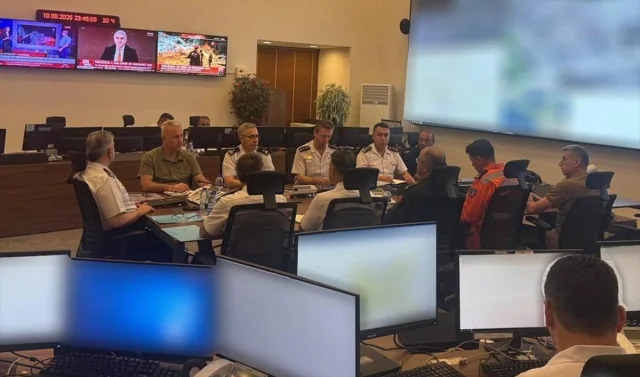 Jandarma Balıkesir'deki Deprem Sonrası Hızla Harekete Geçti
