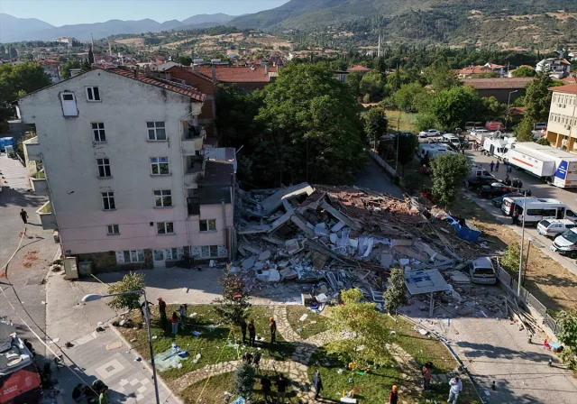 Balıkesir Sındırgı'da Depremin Ardından Yaşam Mücadelesi