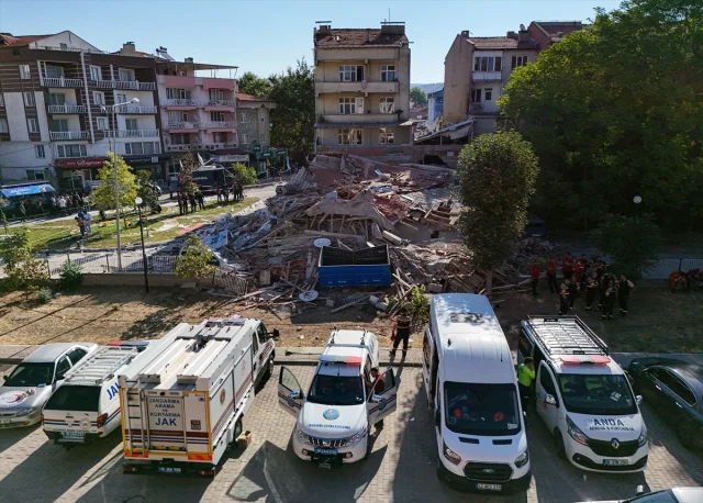 Balıkesir Sındırgı'da Depremin Ardından Yaşam Mücadelesi