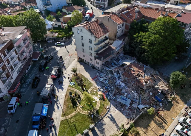 Balıkesir Sındırgı'da Depremin Ardından Yaşam Mücadelesi