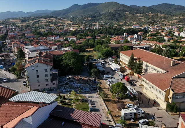 Balıkesir Sındırgı'da Depremin Ardından Yaşam Mücadelesi