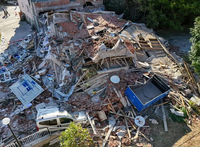 Balıkesir Sındırgı'da Depremin Ardından Yaşam Mücadelesi